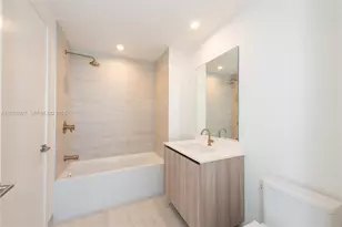 77 SE 5th St, Miami, FL 33131 - Photo 22