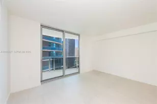 77 SE 5th St, Miami, FL 33131 - Photo 10