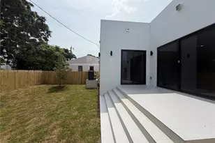 1860 NW 48th St, Miami, FL 33142 - Photo 10