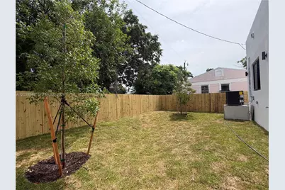 1860 NW 48th St, Miami, FL 33142 - Photo 14