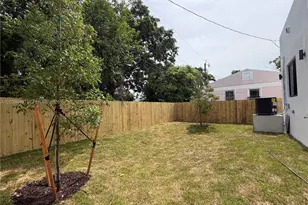 1860 NW 48th St, Miami, FL 33142 - Photo 14
