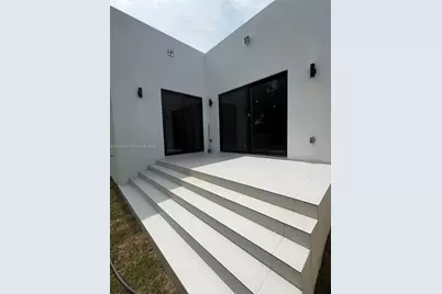 1860 NW 48th St, Miami, FL 33142 - Photo 12