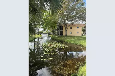 2 Briarwood Cir #212, Hollywood, FL 33024 - Photo 2