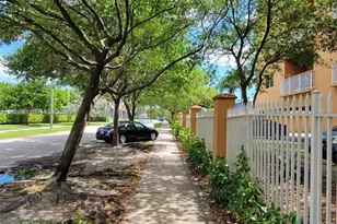 1300 NE 109th St, Miami, FL 33161 - Photo 32