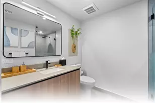 121 NE 5th St, Miami, FL 33132 - Photo 14