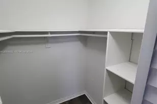 4550 NW 9th St, Miami, FL 33126 - Photo 10
