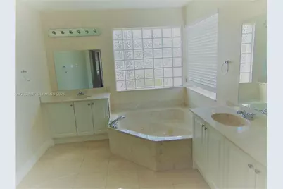 17883 SW 5th St, Pembroke Pines, FL 33029 - Photo 28