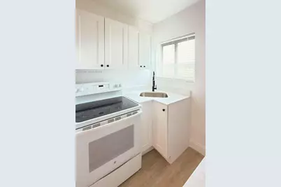 1980 Biarritz Dr, Miami Beach, FL 33141 - Photo 32