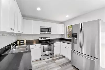9836 NW 2nd Ct, Plantation, FL 33324 - Photo 8