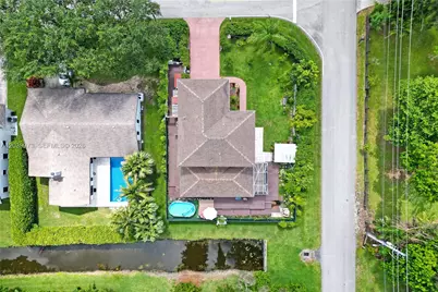 2151 NW 121st Ave, Plantation, FL 33323 - Photo 18