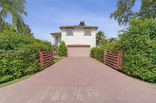 2151 NW 121st Ave, Plantation, FL 33323 - Photo 2