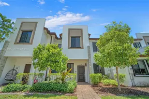 670 NE 207th St, Miami, FL 33179 - Photo 8