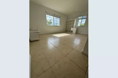 7130 Rue Versailles #11, Miami Beach, FL 33141 - Photo 2