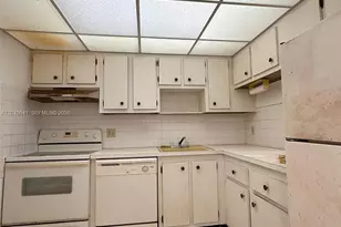 1035 Country Club Dr, Margate, FL 33063 - Photo 8