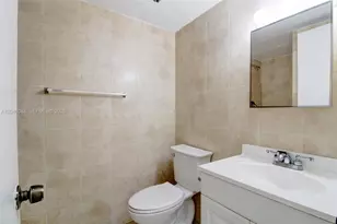 4717 NW 7th St, Miami, FL 33126 - Photo 8