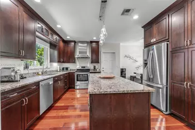 8 Pinta Rd, Miami, FL 33133 - Photo 10