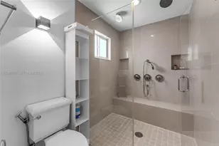 8 Pinta Rd, Miami, FL 33133 - Photo 14
