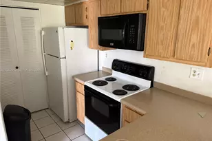 1033 Villa Dr, Labelle, FL 33935 - Photo 10