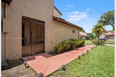 3539 W Inverrary Blvd W, Lauderhill, FL 33319 - Photo 32