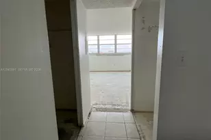 13155 Ixora Ct, North Miami, FL 33181 - Photo 12