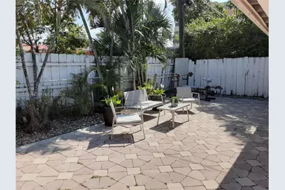 4074 NW 4th St, Miami, FL 33126 - Photo 12