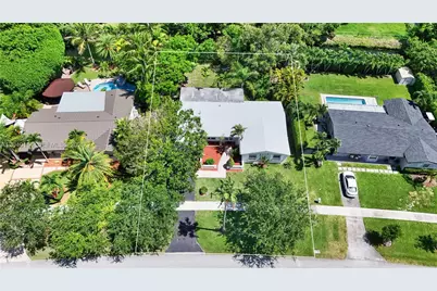 10435 SW 96th St, Miami, FL 33176 - Photo 2