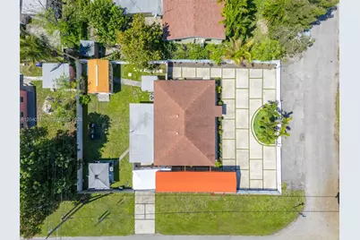302 NW 100th St, Miami, FL 33150 - Photo 46