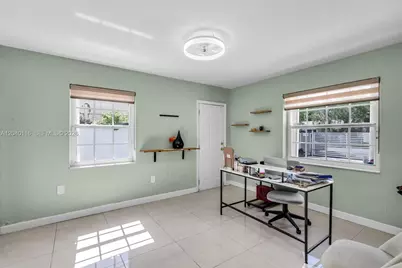 302 NW 100th St, Miami, FL 33150 - Photo 22