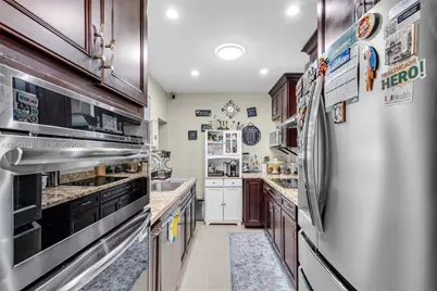 302 NW 100th St, Miami, FL 33150 - Photo 12