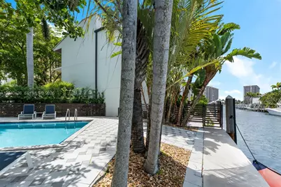 3560 W Fairview St, Miami, FL 33133 - Photo 32