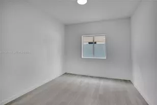 1567 NW 1st St, Miami, FL 33125 - Photo 14