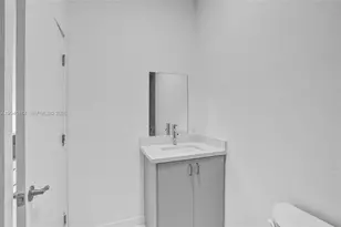 1567 NW 1st St, Miami, FL 33125 - Photo 10
