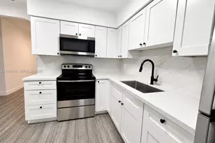 730 SW 5th St, Hallandale Beach, FL 33009 - Photo 2