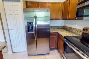 9073 W 33rd Ave, Hialeah, FL 33018 - Photo 10
