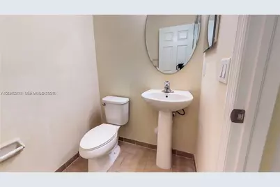 9073 W 33rd Ave, Hialeah, FL 33018 - Photo 46