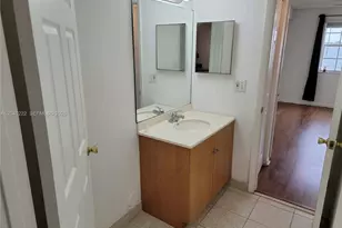 2811 N Oakland Forest Dr, Oakland Park, FL 33309 - Photo 12