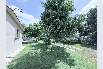 3397 W 14th Ct, Hialeah, FL 33012 - Photo 18
