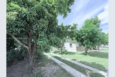 3397 W 14th Ct, Hialeah, FL 33012 - Photo 16