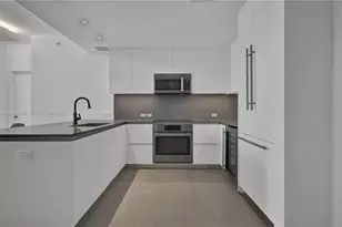 68 SE 6th St, Miami, FL 33131 - Photo 6