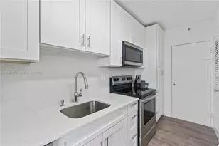 100 Lincoln Rd, Miami Beach, FL 33139 - Photo 10