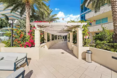 300 S Pointe Dr #405, Miami Beach, FL 33139 - Photo 48