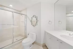 300 South Pointe Dr, Miami Beach, FL 33139 - Photo 34