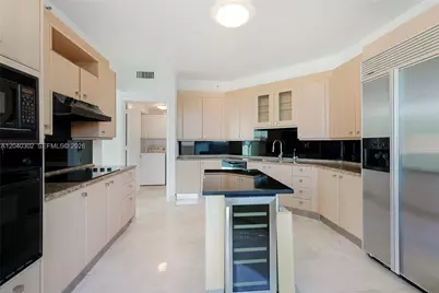 300 S Pointe Dr #405, Miami Beach, FL 33139 - Photo 10