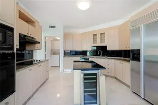 300 South Pointe Dr, Miami Beach, FL 33139 - Photo 10