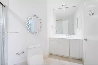 300 S Pointe Dr #405, Miami Beach, FL 33139 - Photo 24