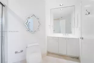 300 South Pointe Dr, Miami Beach, FL 33139 - Photo 24