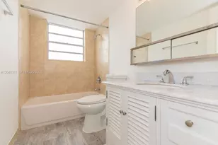 137 Golden Isles Dr, Hallandale Beach, FL 33009 - Photo 18