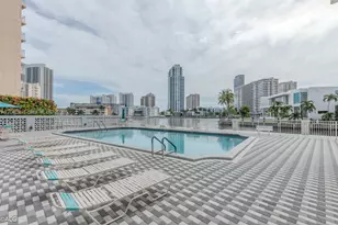 137 Golden Isles Dr, Hallandale Beach, FL 33009 - Photo 38