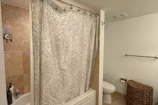 41 SE 5th St, Miami, FL 33131 - Photo 36