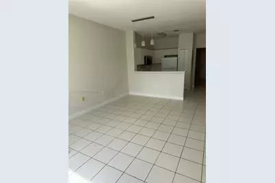 17640 NW 73rd Ave #204-19, Hialeah, FL 33015 - Photo 4